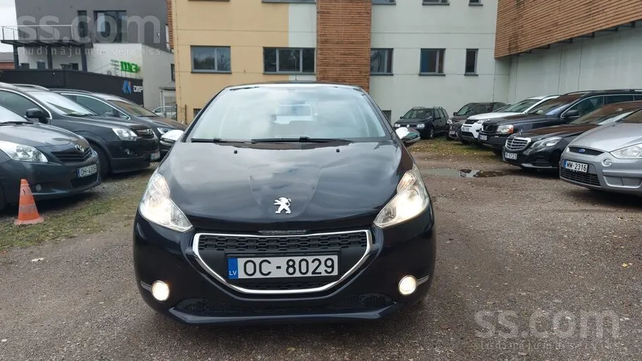 Peugeot 208 2013 photo 2