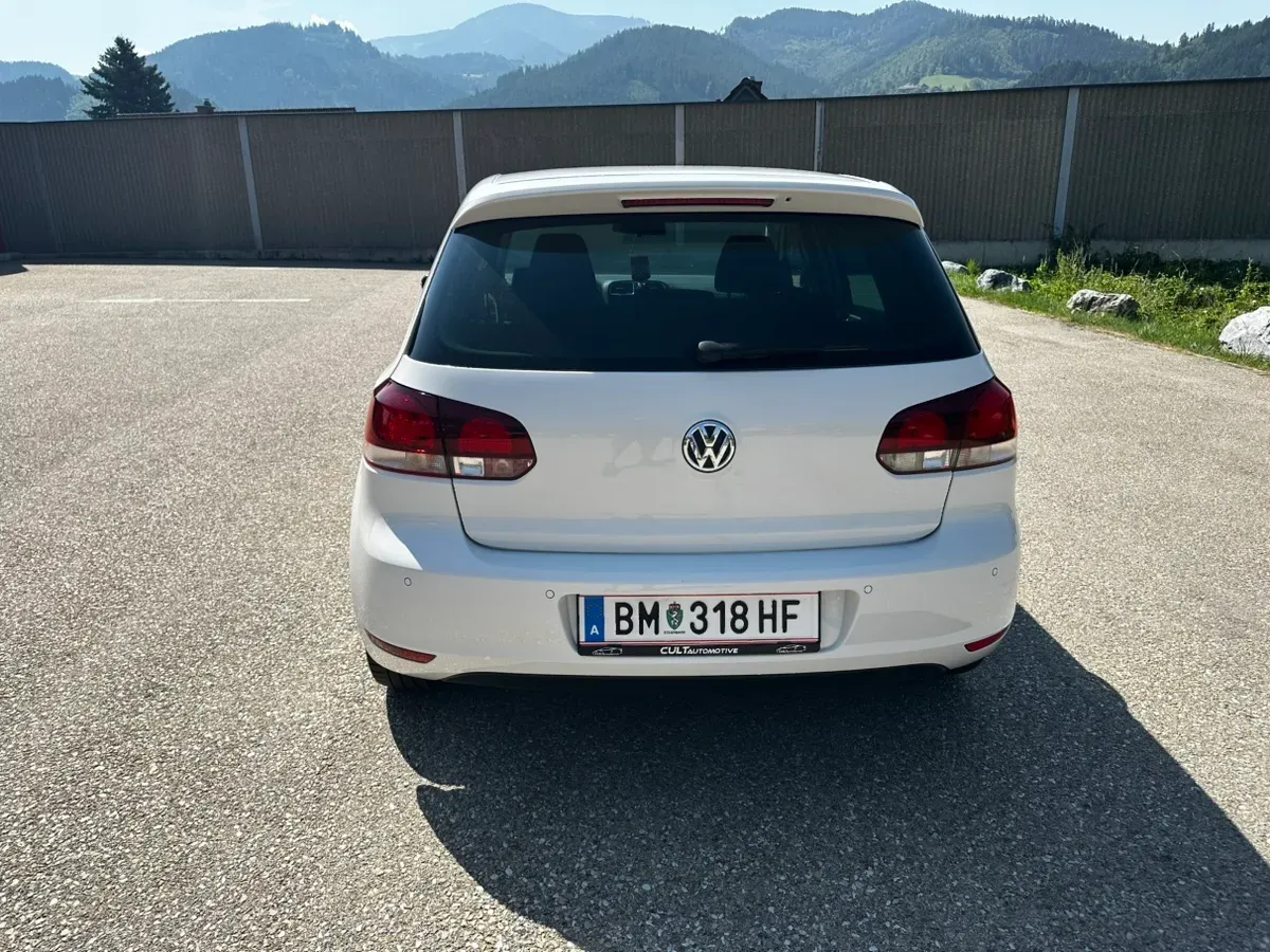 Volkswagen Golf 2010 photo 2