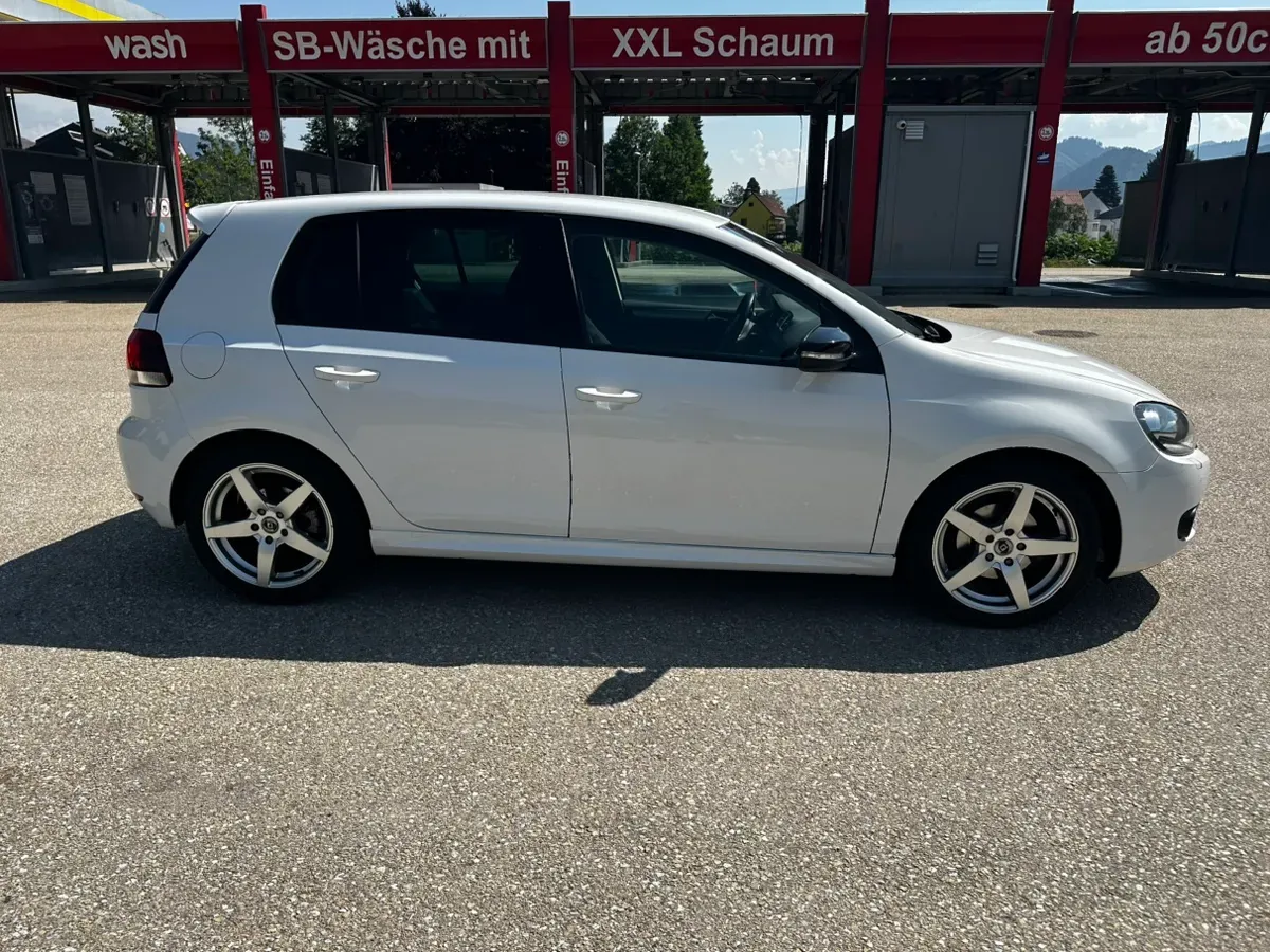 Volkswagen Golf 2010 photo 3