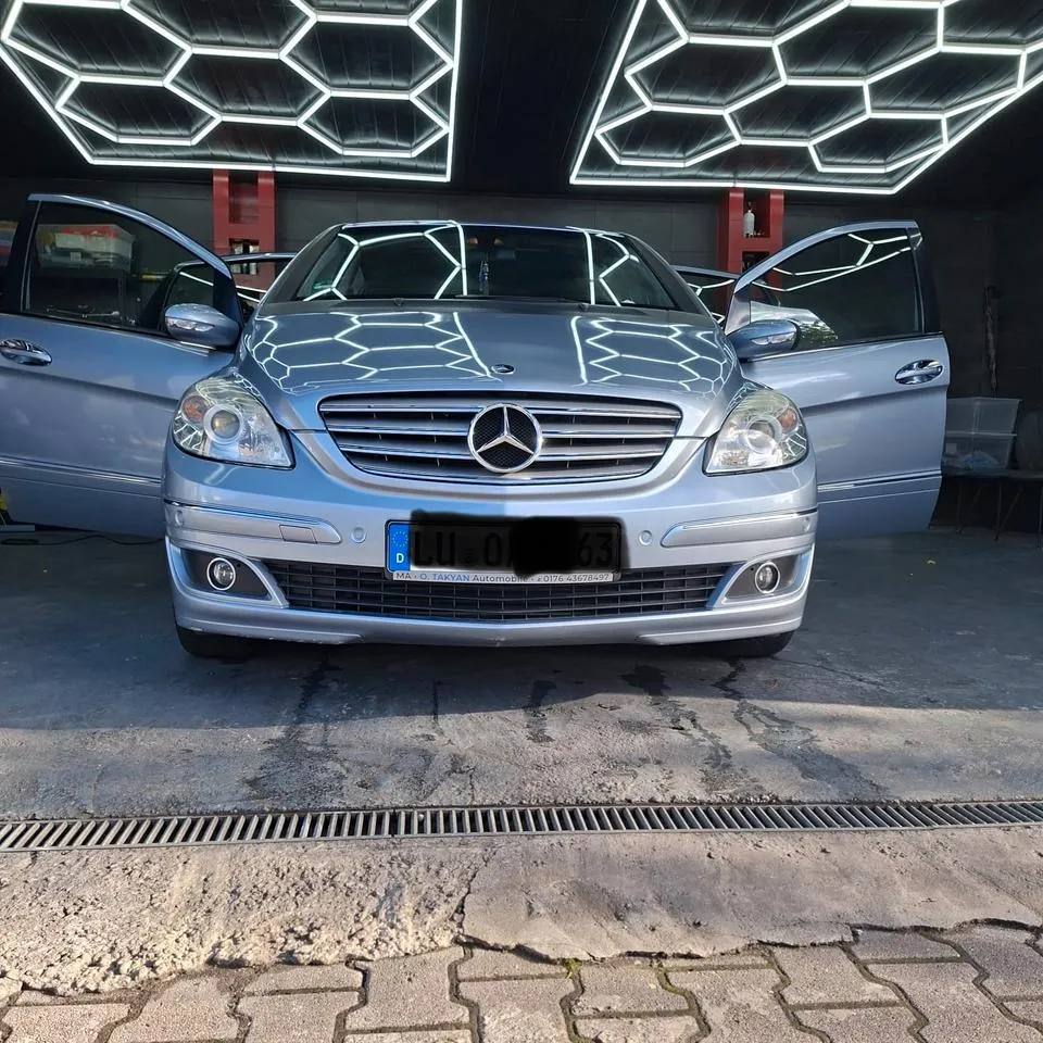 Mercedes-Benz B180