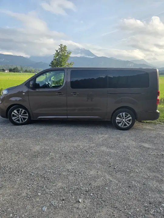 Peugeot Traveller