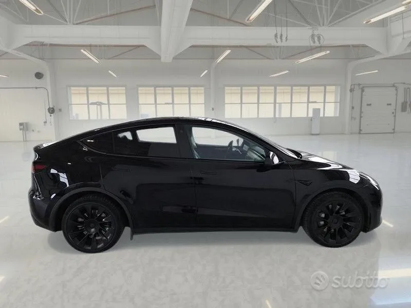Tesla Model Y 2023 photo 3