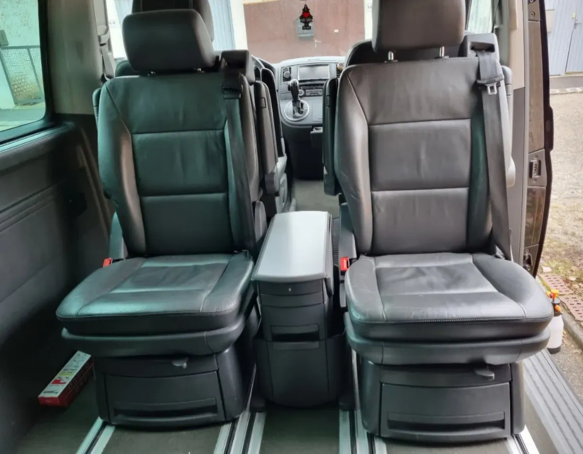 Volkswagen Multivan 2011 photo 2