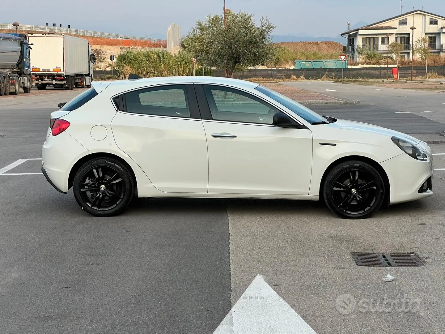 Alfa Romeo Giulietta 2014 photo 2