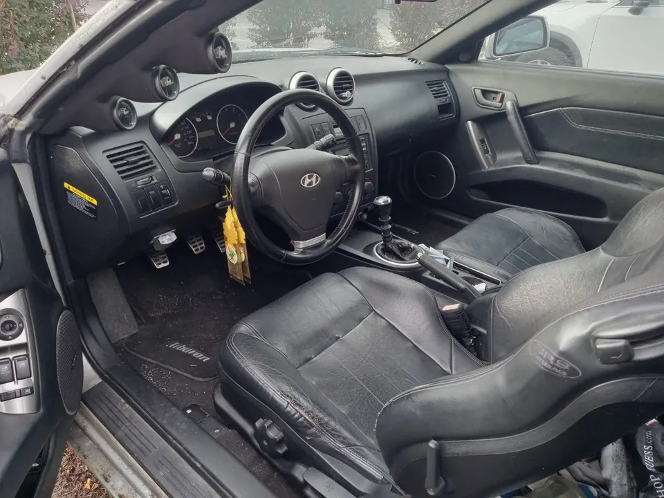 Hyundai Tiburon 2003 photo 3