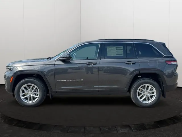 Jeep Grand Cherokee 2026 photo 2
