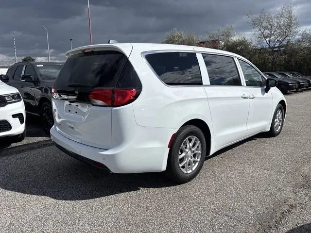 Chrysler Grand Caravan 2027 photo 4