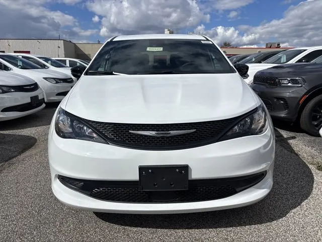 Chrysler Grand Caravan 2027 photo 2
