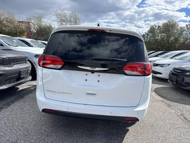 Chrysler Grand Caravan 2027 photo 5
