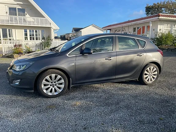 Opel Astra 2010 photo 2