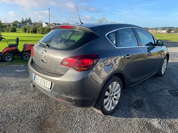 Opel Astra 2010 photo 3