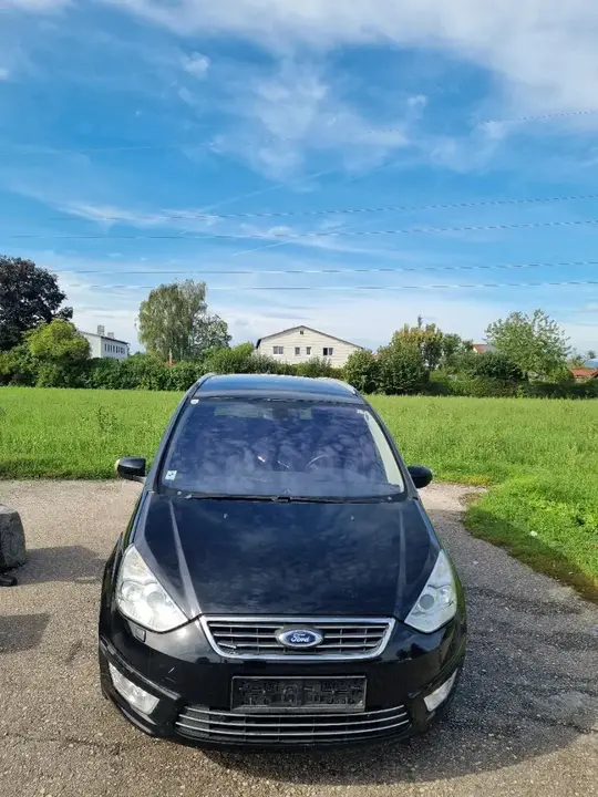 Ford Galaxy 2011 photo 2