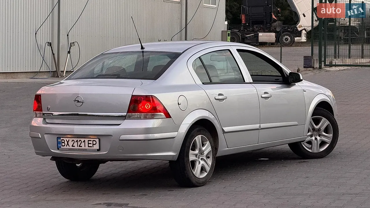Opel Astra 2009 photo 2