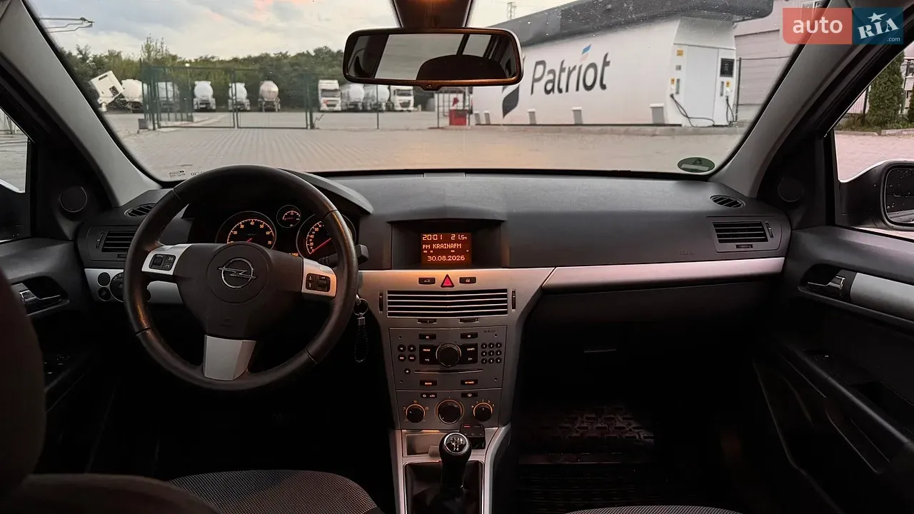 Opel Astra 2009 photo 3