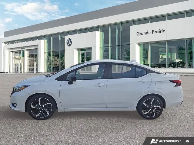 Nissan Versa 2023 photo 2