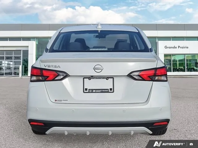 Nissan Versa 2023 photo 4