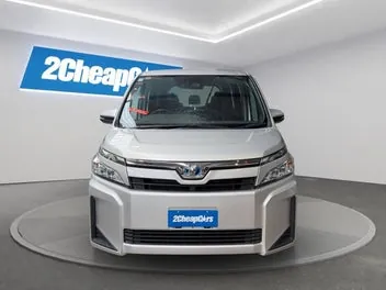 Toyota Voxy 2018 photo 3