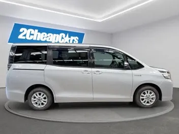 Toyota Voxy 2018 photo 5