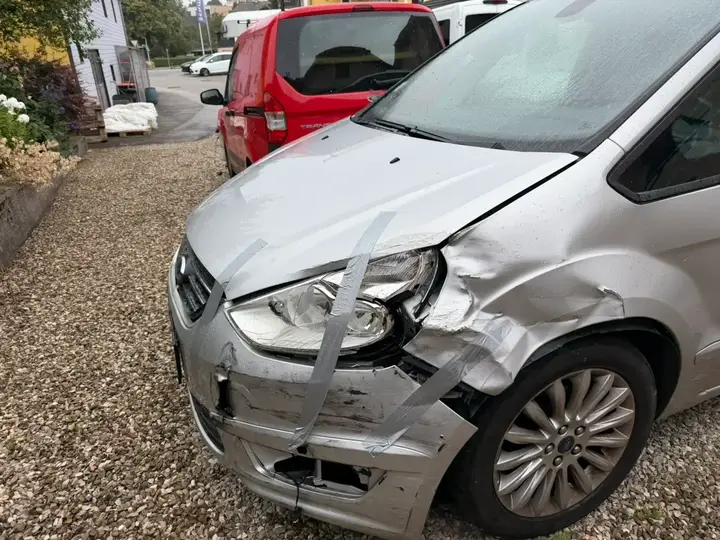 Ford Galaxy 2014 photo 2