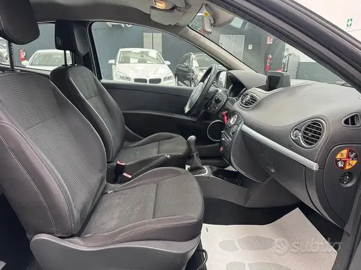 Renault Clio 2010 photo 5
