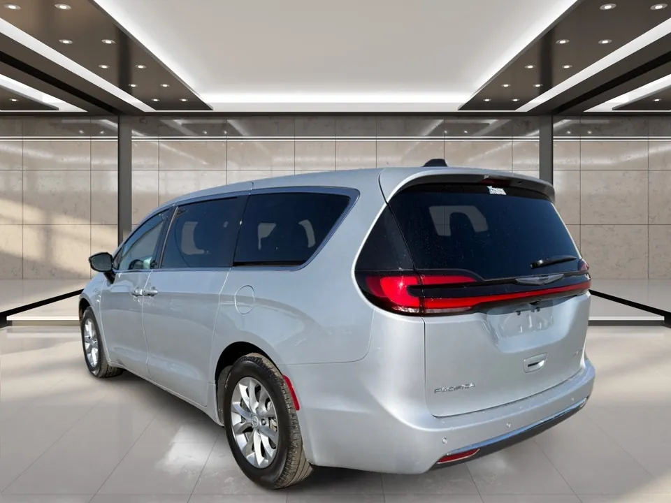 Chrysler Pacifica 2026 photo 4