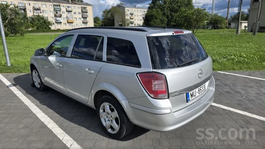 Opel Astra Caravan 2013 photo 2