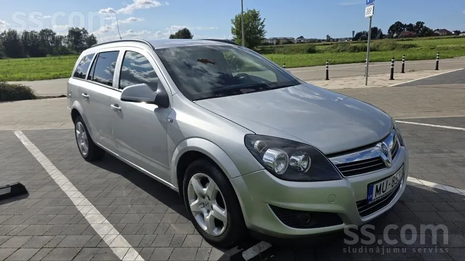 Opel Astra Caravan 2013 photo 4
