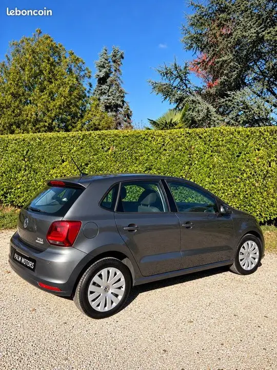 Volkswagen Polo 2015 photo 2