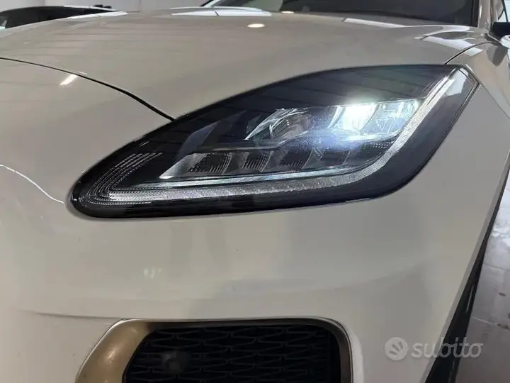 Jaguar E-Pace 2022 photo 2