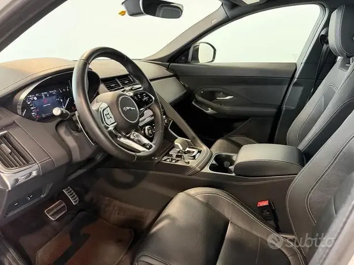 Jaguar E-Pace 2022 photo 4