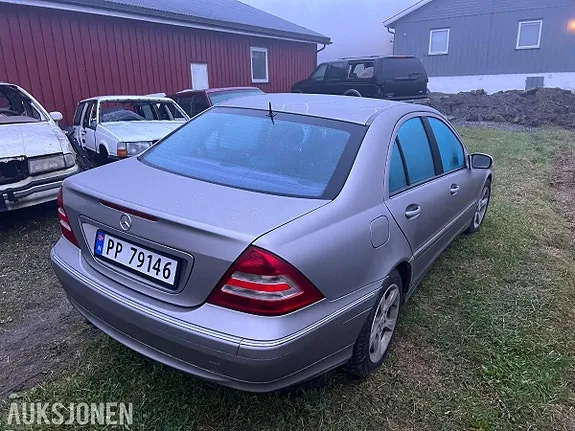 Mercedes-Benz C-Class 2004 photo 3