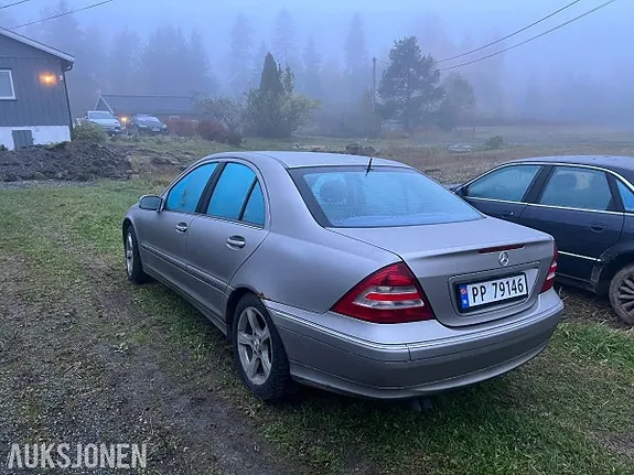 Mercedes-Benz C-Class 2004 photo 4