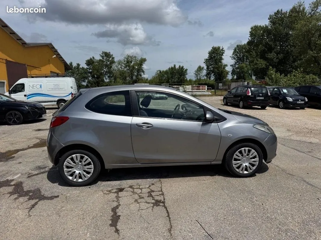 Mazda 2 2010 photo 5