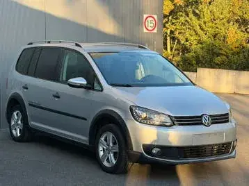 Volkswagen Touran 2012 photo 2