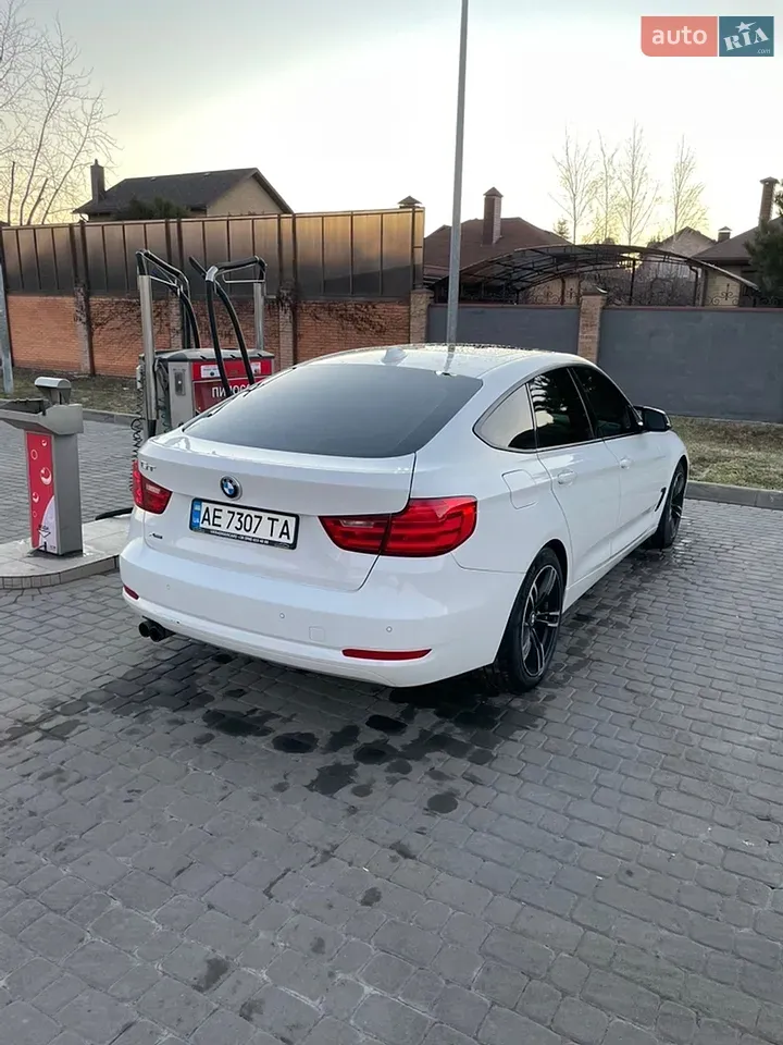 BMW 3 Series 2015 photo 2