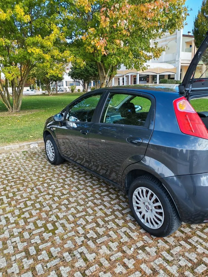 Fiat Grande Punto 2009 photo 3