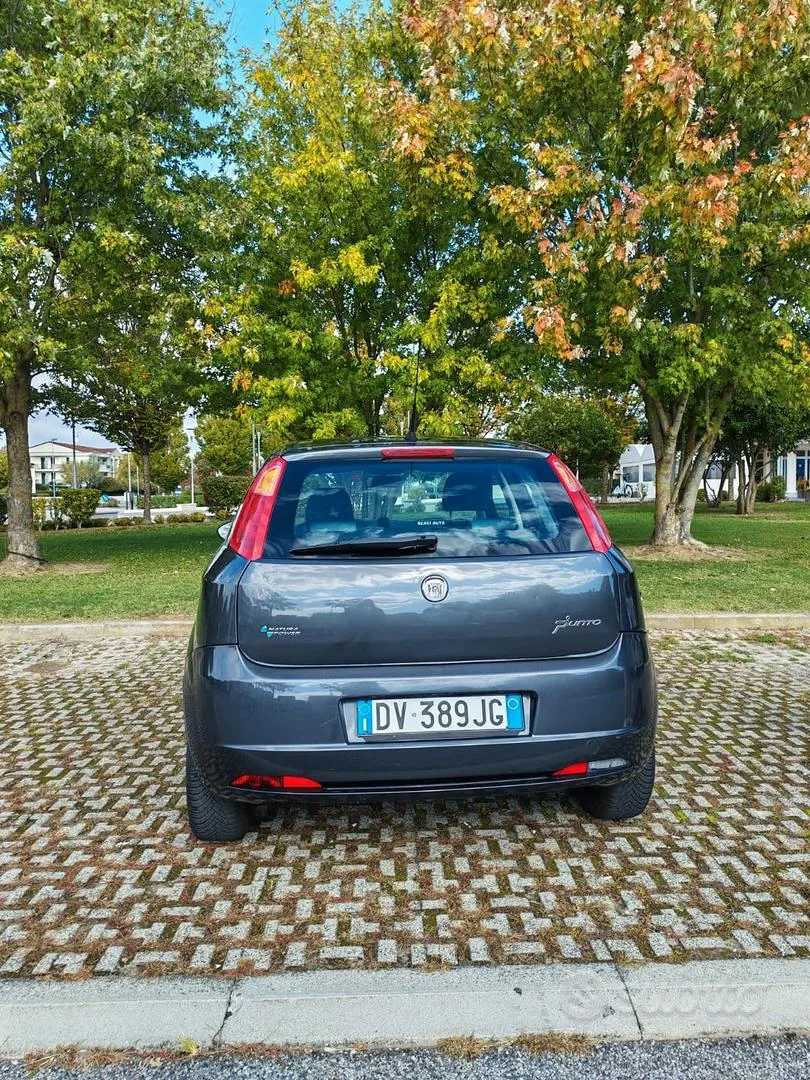 Fiat Grande Punto 2009 photo 2