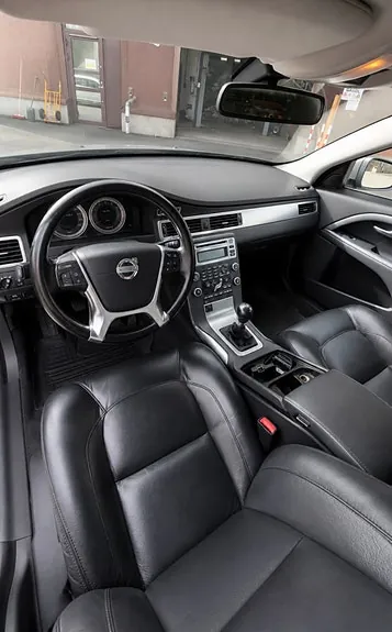 Volvo V70 2011 photo 2