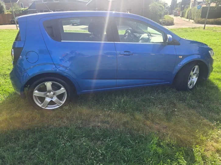 Chevrolet Aveo 2011 photo 3
