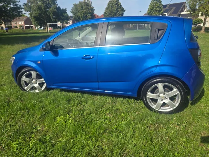 Chevrolet Aveo 2011 photo 2