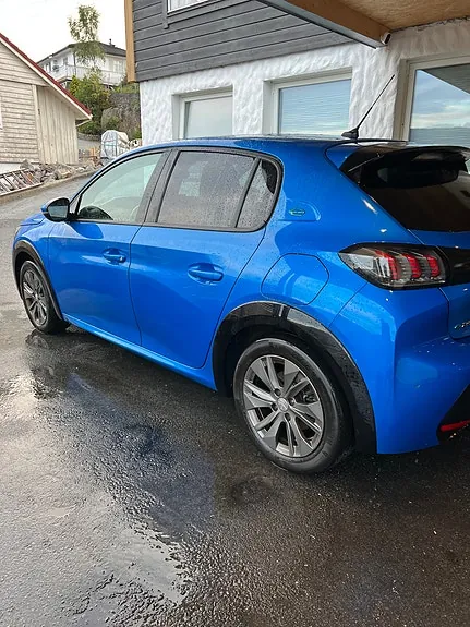 Peugeot 208 2021 photo 3