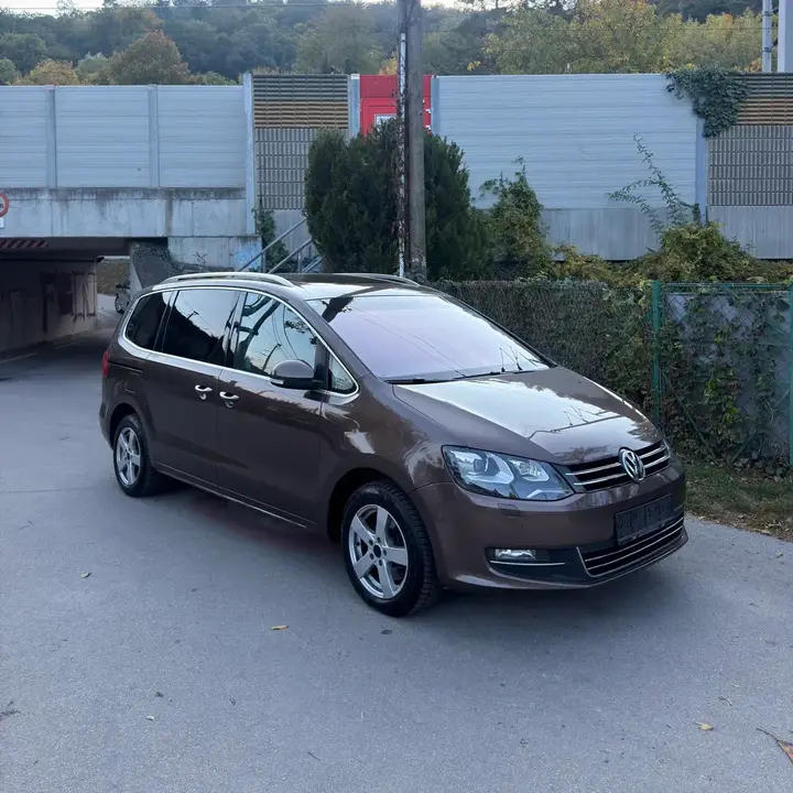 Volkswagen Sharan 2011 photo 2