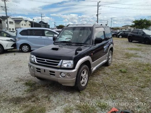 Mitsubishi Pajero Mini 2003 photo 2