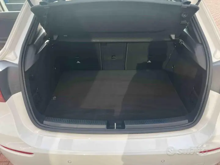 Mercedes-Benz A 180 2024 photo 5
