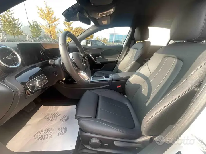 Mercedes-Benz A 180 2024 photo 3