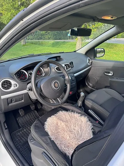 Renault Clio 2010 photo 4