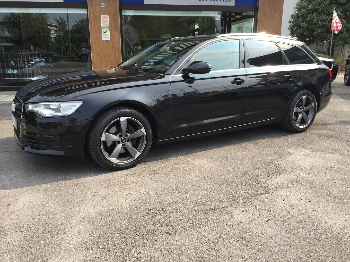 Audi A6 Avant 2012 photo 2