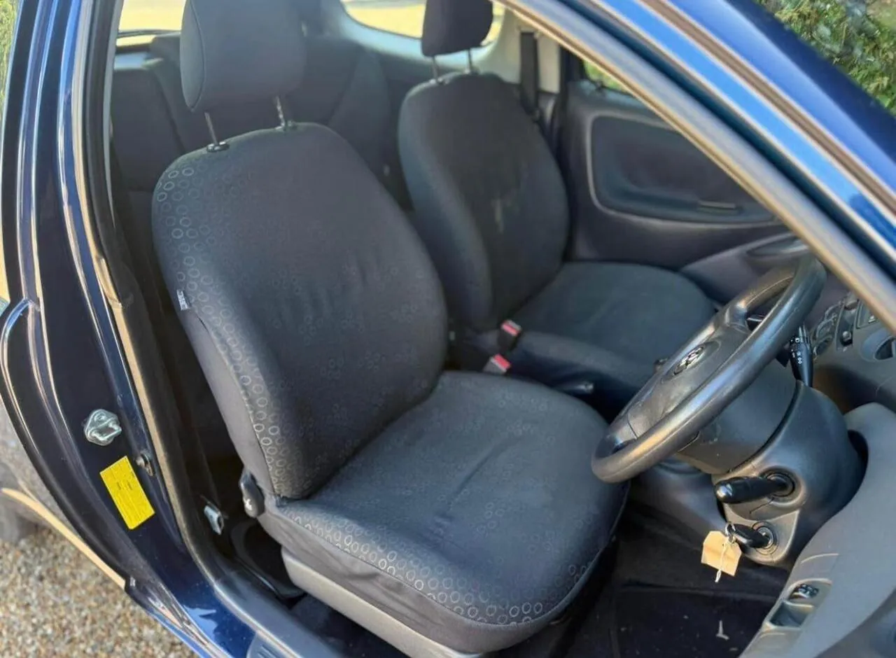 Toyota Yaris 2004 photo 5