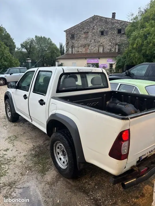 Isuzu D-Max 2009 photo 2