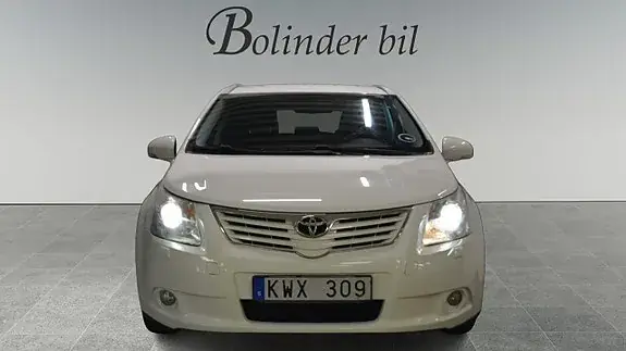 Toyota Avensis 2010 photo 2